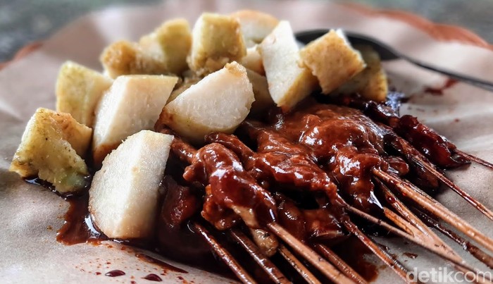 Sate Lalak, Kuliner Legendaris Pantai Pasir Putih Situbondo Tetap Eksis Hingga Kini