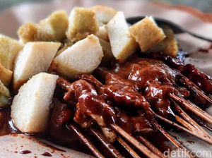 Sate Lalak, Kuliner Ikonik di Pantai Pasir Putih Situbondo yang Nagih
