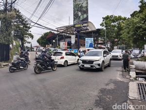 Bandung Siang Ini: Lalin Arah Lembang Mulai Dipadati Wisatawan