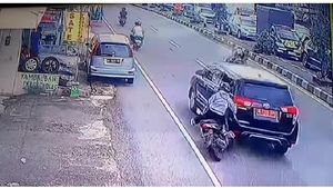 Video Mobil Berpelat Merah Tabrak Lari Pemotor di Klaten