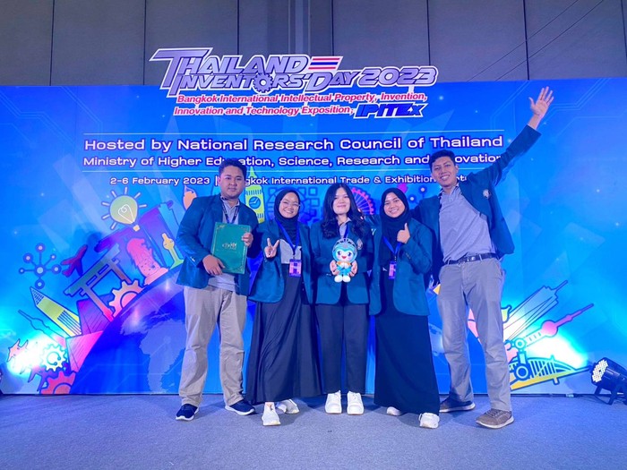 Tim mahasiswa Undip raih medali perak di Thailand dari inovasi biodiesel berbahan minyak jelantah.