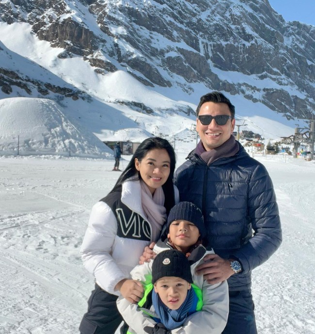 Sebelumnya Titi Kamal juga sempat mengunjungi Frankfurt, Jerman. Setelahnya ia baru melanjutkan liburannya dengan menuju ke Swiss. Foto: Instagram/@titi_kamall