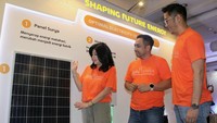 Fanda Soesilo, Chief Executive Officer SUNterra, Miftahur Rohman, Head of B2C Sales SUNterra, Michael Adisuhanto, Chief Commercial Officer SUNterra saat meluncurkan aplikasi bagi tenaga pemasar SUNterra, yaitu MANDARA, pada Sabtu 25 Februari 2023 di Jakarta.