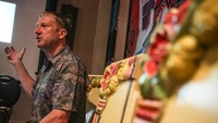 Pria asal Jerman kelahiran 52 tahun silam itu pun telah belasan tahun tinggal dan menetap di Bali. Hingga kini ia pun cukup fasih dalam berbahasa Indonesia. Selama menetap di Indonesia, Marcus mempunyai cukup banyak kolaborasi dengan beberapa musisi lokal, produser film lokal hingga pengusaha lokal karena Ia mempunyai visi misi untuk bisa saling bertukar kebudayaan antara Jerman-Indonesia mulai dari musik, film dan makanan.