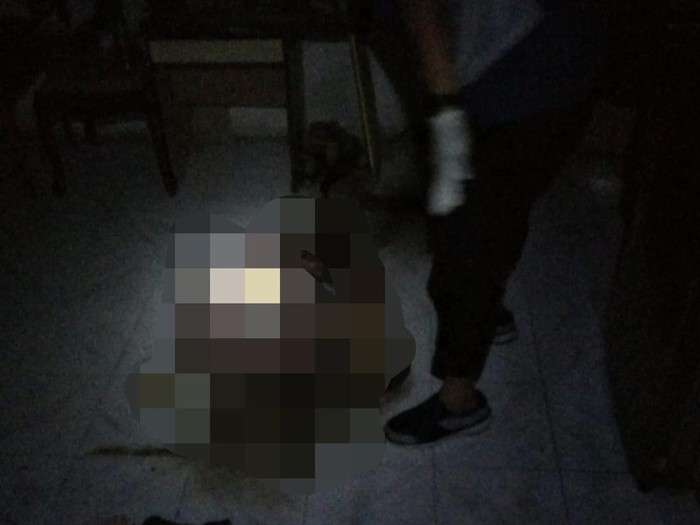 2 tewas kebakaran menanggal surabaya