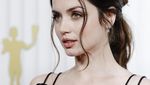 Adu Gaya Ana de Armas dan Aubrey Plaza di SAG Awards 2023