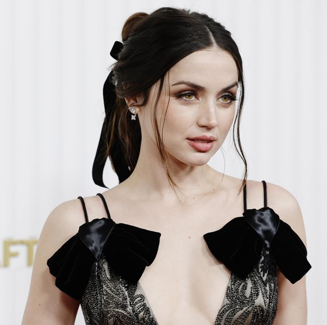 7 Pesona Ana de Armas, Bikin Tom Cruise Jatuh Hati Meski Beda Usia 26 Tahun