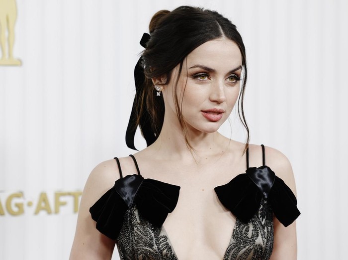 LOS ANGELES, CALIFORNIA - FEBRUARY 26: Ana de Armas attends the 29th Annual Screen Actors Guild Awards at Fairmont Century Plaza on February 26, 2023 in Los Angeles, California. (Photo by Frazer Harrison/Getty Images)