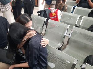 Tangis Anak Hendra saat Sang Ayah Divonis 3 Tahun Penjara