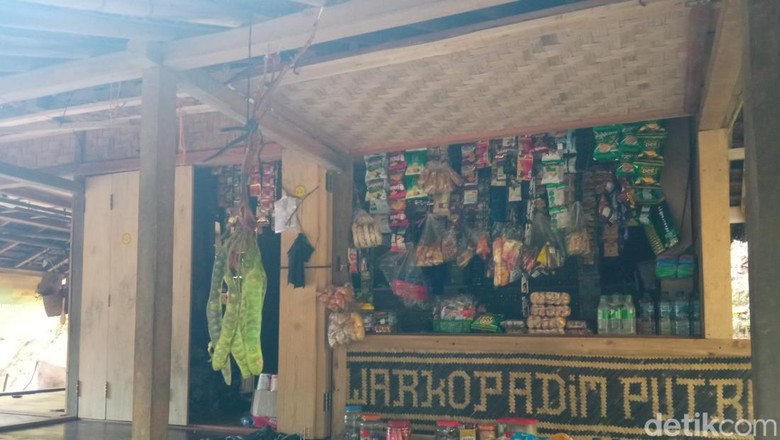Baduy Luar Kampung Gajeboh di Baduy Luar