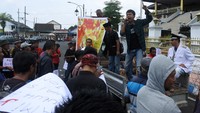 Demo yang dinamakan aksi 272 tersebut dilakukan bersamaan untuk refleksi dua tahun kepemimpinan Bupati Jember Hendy Siswanto bersama wakilnya Muhammad Balya Firjaun Barlaman.