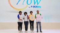 (Kiri ke kanan) Direktur & Chief Compliance Officer BCA Life Sukawati Lubis, Direktur & Chief Distribution Officer Eva Agrayani, Presiden Direktur & Chief Executive Officer Christine Setyabudhi dan Direktur & Chief Operation Officer Yannes Chandra saat peluncuran aplikasi NOW by BCA Life, di ICE BSD, Tangerang, Minggu (26/2/2023).