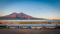 Mereka dibawa menggunakan bus dengan pengamanan yang ketat.
