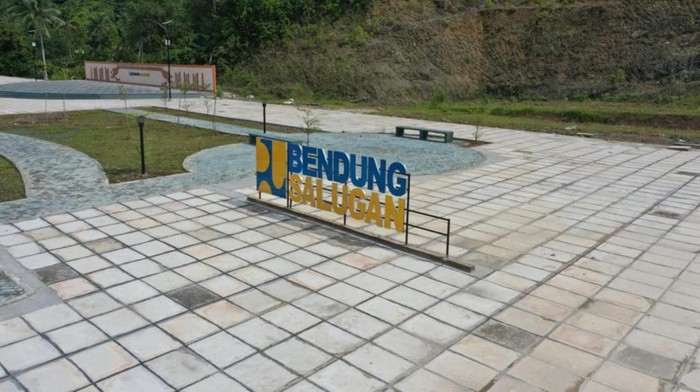 Bendungan di Sulteng Rp 212 M Rampung, Begini Potretnya! Kementerian PUPR merampungkan pembangunan Bendung Salugan di Kabupaten Toli-Toli, Provinsi Sulteng. Proyek tersebut menelan biaya konstruksi senilai Rp 212,3 miliar.