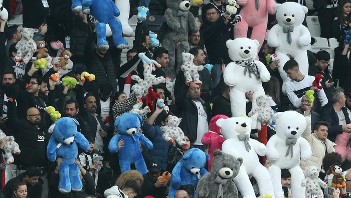 ISTANBUL, TURKIYE- FEBRUARY 26: Fans of Besiktas throw Teddy bears onto the field in support for the earthquake victim children and to commemorate the dead children on February 26, 2023 in Istanbul, Türkiye. The death toll from a catastrophic earthquake that hit Turkey and Syria has topped 45,000, with search and rescue teams starting to wind down their work. (Photo by Huseyin Yavuz / dia images via Getty Images)