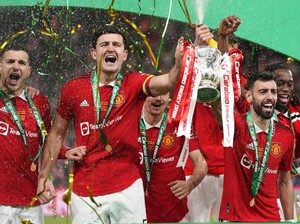 Buka Puasa MU Lewat Trofi Carabao Cup