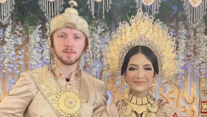 Bule Inggris yang merupakan petarung MMA menikah dengan gadis Soppeng, Sulsel.
