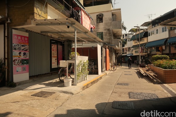 Sejak awal Pemerintah Hong Kong memang sudah mendesain pulau ini sebagai pemukiman dengan ekosistem yang berkelanjutan. Tak ada polusi dan sampah! (bonauli/detikcom) Sejak awal Pemerintah Hong Kong memang sudah mendesain pulau ini sebagai pemukiman dengan ekosistem yang berkelanjutan. Tak ada polusi dan sampah! (bonauli/detikcom)