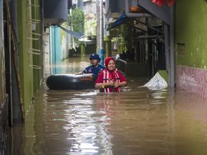 Update Banjir Jakarta Sore Ini: 109 RT dan 3 Ruas Jalan Terendam