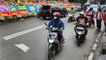Karangan Bunga Dukungan untuk Hendra Berjejer di PN Jaksel