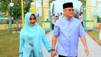 Pedangdut Fika KDI menjadi istri Agus Tantomo yang pernah menjadi Bupati Berau, Kalimantan Timur. Foto: Instagram Agus Tantomo