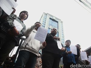 Geruduk Kemenkeu, Massa Minta Dirjen Pajak Dipecat
