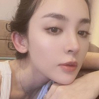 Aktris yang juga sering dipanggil Gulnazar tersebut disebut sebagai wanita tercantik di Asia. yang pernah masuk dalam daftar 100 Wanita Tercantik versi TC Candler pada 2018. Ketika itu, ia masuk dalam peringkat sembilang. Foto: Instagram/Weibo Gulinazha