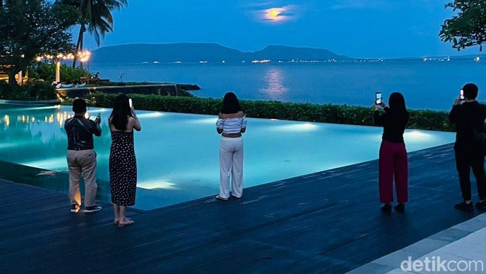 Banyuwangi merupakan salah satu kota wisata di Jawa Timur. Maka tak heran jika banyak hotel di Bumi Blambangan.