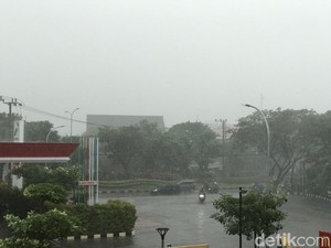 Awas! Hujan-Angin Kencang Landa Sejumlah Wilayah Jatim Hari Ini