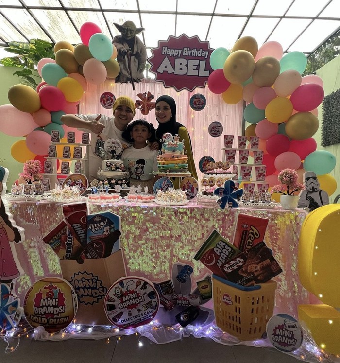 Kenangan Manis Indra Bekti dan Aldila Jelita Saat Makan Bersama Kenangan Manis Indra Bekti dan Aldila Jelita Saat Makan Bersama