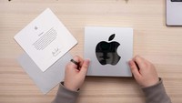 Atas nama semua orang di Apple, terima kasih atas semua yang Anda bawa dalam perjalanan kita bersama. akhir kalimat di prasasti tersebut. 
