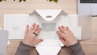 Sebuah catatan dari Apple di dalam paket mengatakan hadiah itu terbuat dari aluminium seri 6.000 yang sama yang digunakan untuk membuat produk perusahaan. 