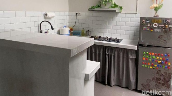 Kisah wanita yang renovasi dapur rumah menjadi aesthetic dengan budget yang terjangkau.