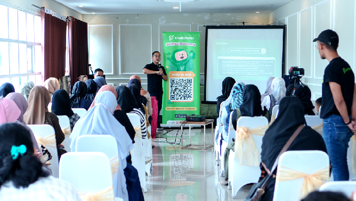 Komunitas di Lampung Ini Antusias Ikuti Kelas Pintar Bayang-bayang ancaman resesi global masih mengintai Indonesia. Di tengah ketidakpastian perekonomian dunia itulah masih ada secercah optimisme bagi masyarakat Indonesia.