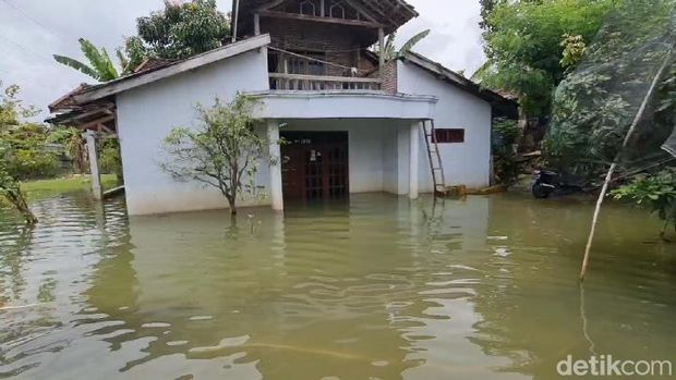 Kondisi banjir di Desa Mintobasuki, Kecamatan Gabus, Pati, Senin (27/2/2023).