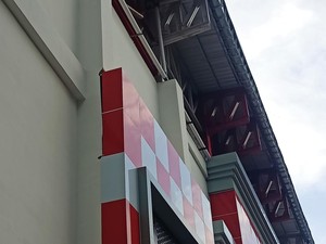 Duh! Baru Sebulan Diresmikan, Tribun Stadion I Gusti Ketut Jelantik Retak