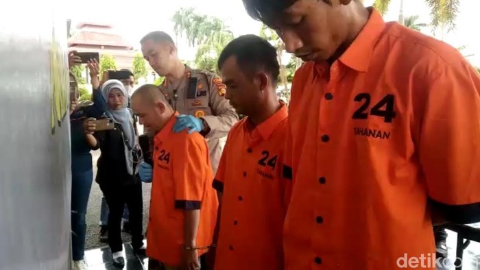Konfrensi pers kasus pengeroyokan terduga pencurian motor yang tewas dimassa, di Polres Ogan Ilir. (Prima Syahbana/detikSumut)