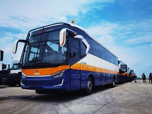 Bus Laksana yang Diekspor ke Laos: Pakai Setir Kiri, Tak Punya Pintu Belakang