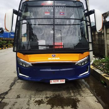 Laksana ekspor 4 unit bus ke Laos