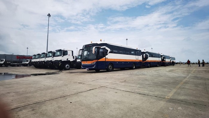 Laksana ekspor 4 unit bus ke Laos