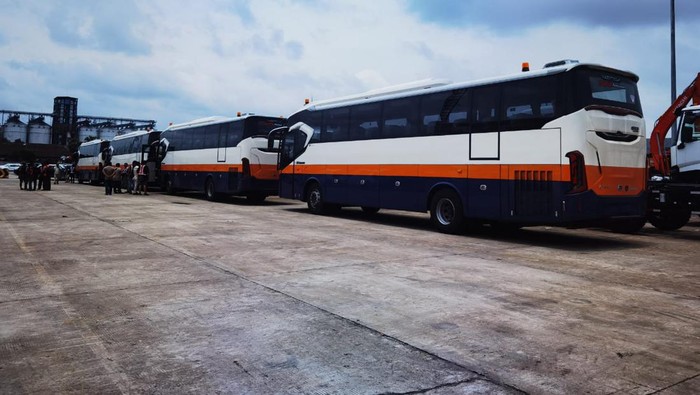 Laksana ekspor 4 unit bus ke Laos Laksana ekspor 4 unit bus ke Laos