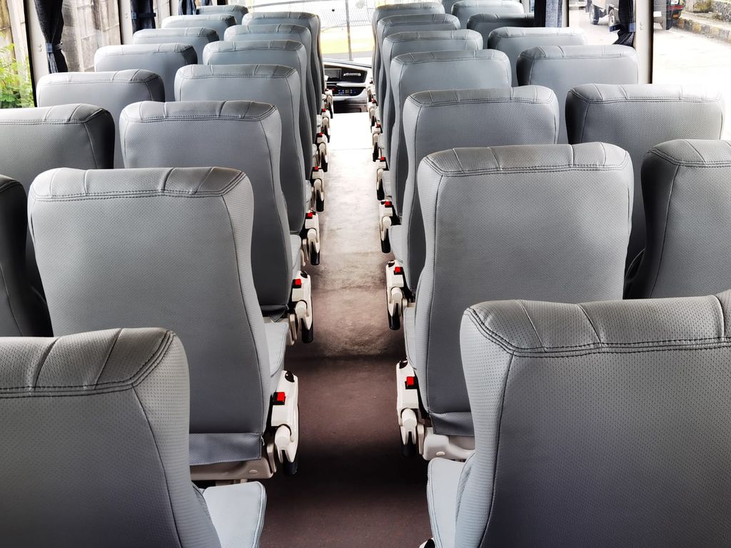 Laksana ekspor 4 unit bus ke Laos