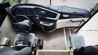 Menariknya, bus ini menggunakan konfigurasi setir kiri. Sebagai informasi, Laos, Kamboja, Myanmar, Vietnam, dan Filipina merupakan negara-negara di Asia Tenggara yang menganut posisi setir kiri. Foto: Dok. Laksana