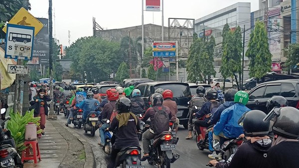 Lalin Ciputat Tangsel Arah Jakarta Macet Pagi Ini, Warga Harap Ada Flyover