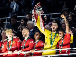 MU Akhiri Enam Tahun Puasa Trofi