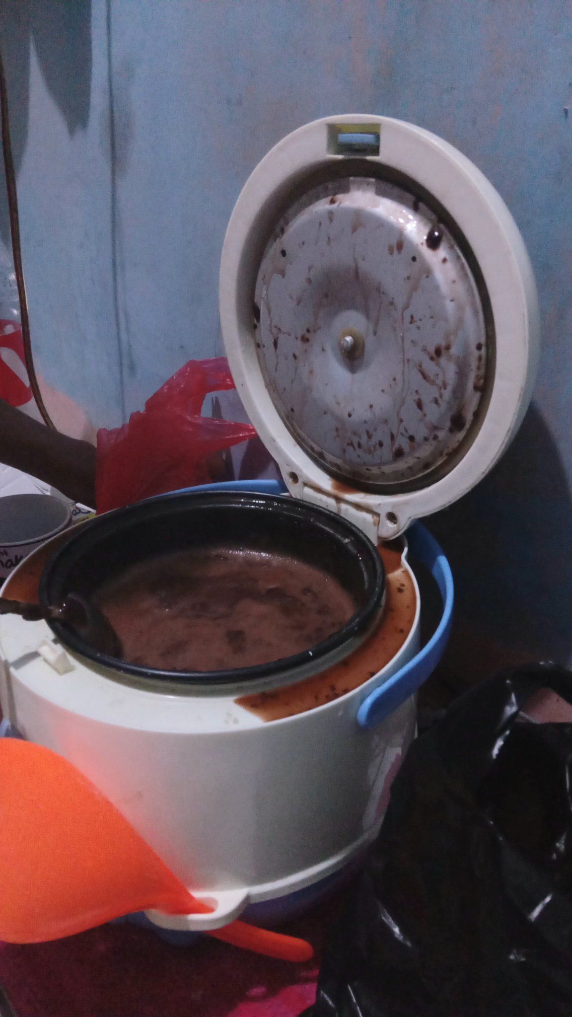 Kocak! Kekacauan Masak Puding Pakai Rice Cooker Ini Bikin Netizen Heboh