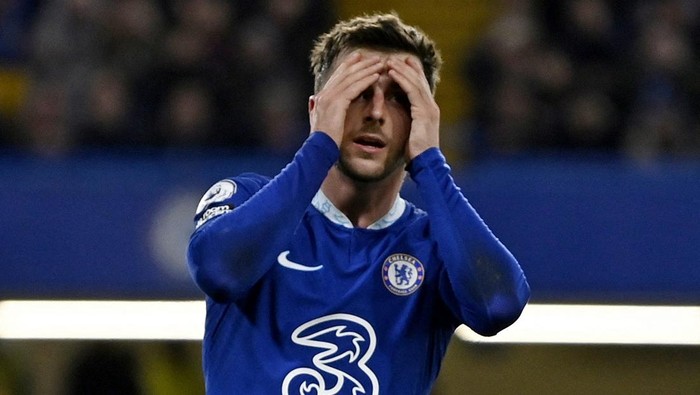 Soccer Football - Premier League - Chelsea v Fulham - Stamford Bridge, London, Britain - February 3, 2023 Chelseas Mason Mount reacts REUTERS/Tony Obrien EDITORIAL USE ONLY. No use with unauthorized audio, video, data, fixture lists, club/league logos or live services. Online in-match use limited to 75 images, no video emulation. No use in betting, games or single club /league/player publications.  Please contact your account representative for further details.