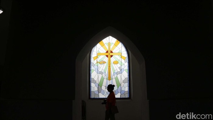 Depok menyimpan banyak peninggalan Belanda, salah satunya adalah GPIB Immanuel yang berada di Jalan Kamboja, Depok. Gereja ini juga yang tertua di Depok.