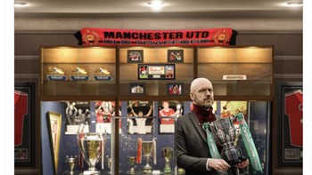 Setelah 5 tahun, akhirnya ada lagi trofi yang diraih MU. Foto: Twitter