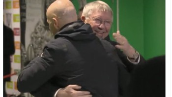 Sir Alex Ferguson tentu senang dengan kemampuan Ten Hag. Foto: Twitter